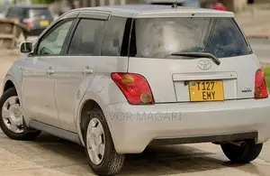 Toyota IST 2004 Silver