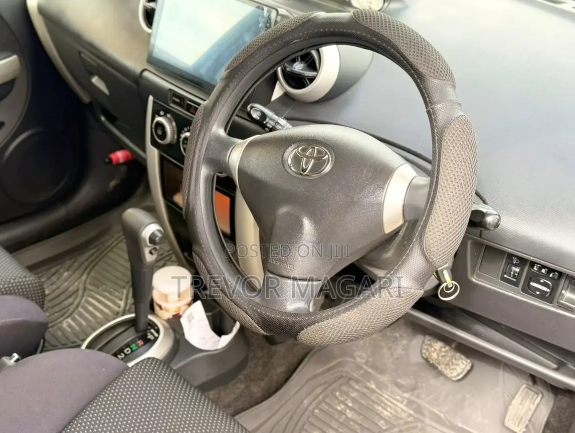 Toyota IST 2004 Silver