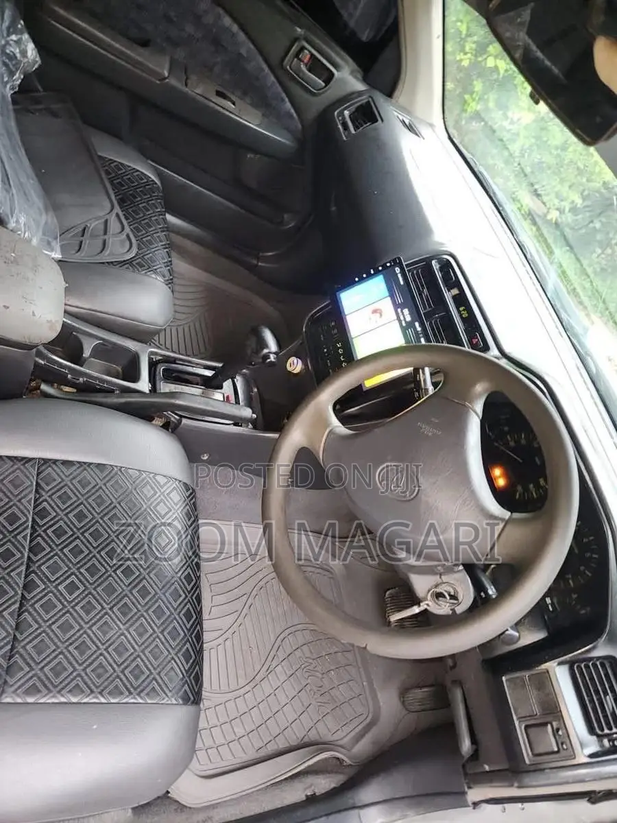 Toyota Carina 2000 Silver