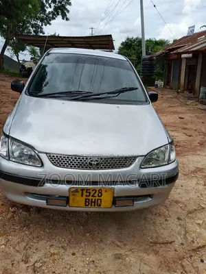 Toyota Corolla Spacio 2000 Silver