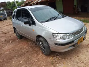 Toyota Corolla Spacio 2000 Silver