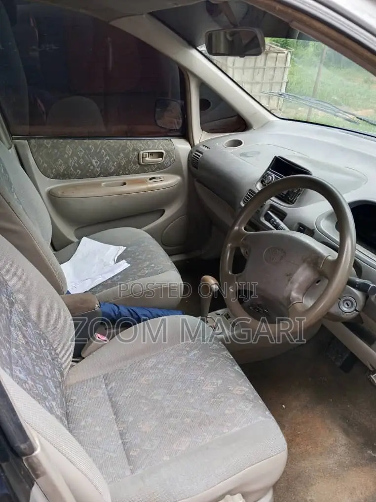 Toyota Corolla Spacio 2000 Silver
