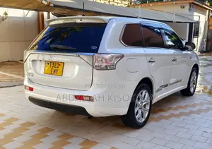 Mitsubishi Outlander 2.0 PHEV AWD 2013 White