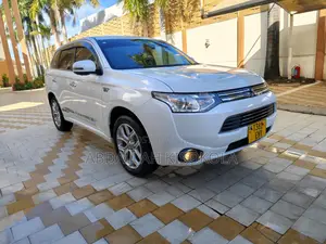 Mitsubishi Outlander 2.0 PHEV AWD 2013 White