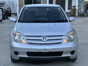 Toyota IST 2004 Silver