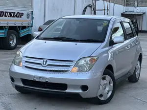 Toyota IST 2004 Silver