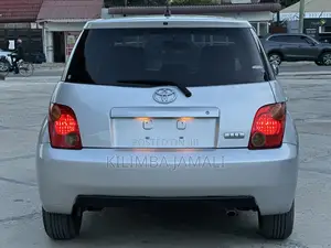 Toyota IST 2004 Silver