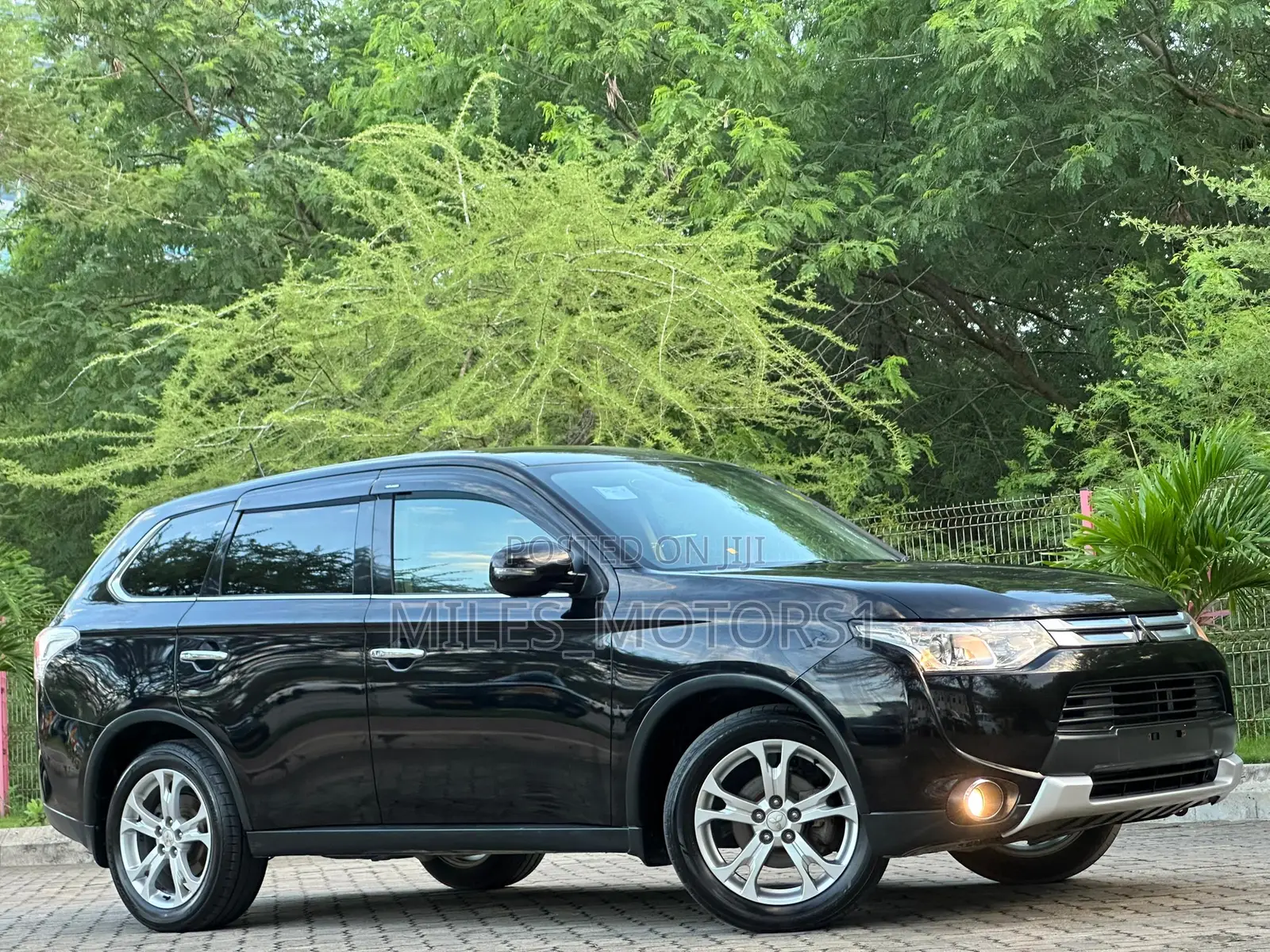 Mitsubishi Outlander 2015 Black