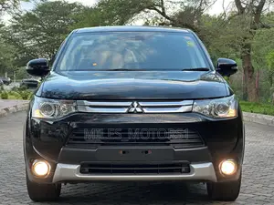Mitsubishi Outlander 2015 Black