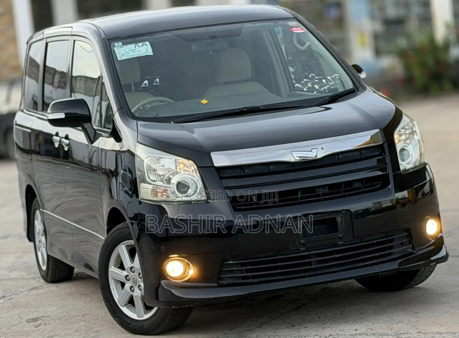 Toyota Noah 2.0 143hp FWD (8 Seater) 2009 Black