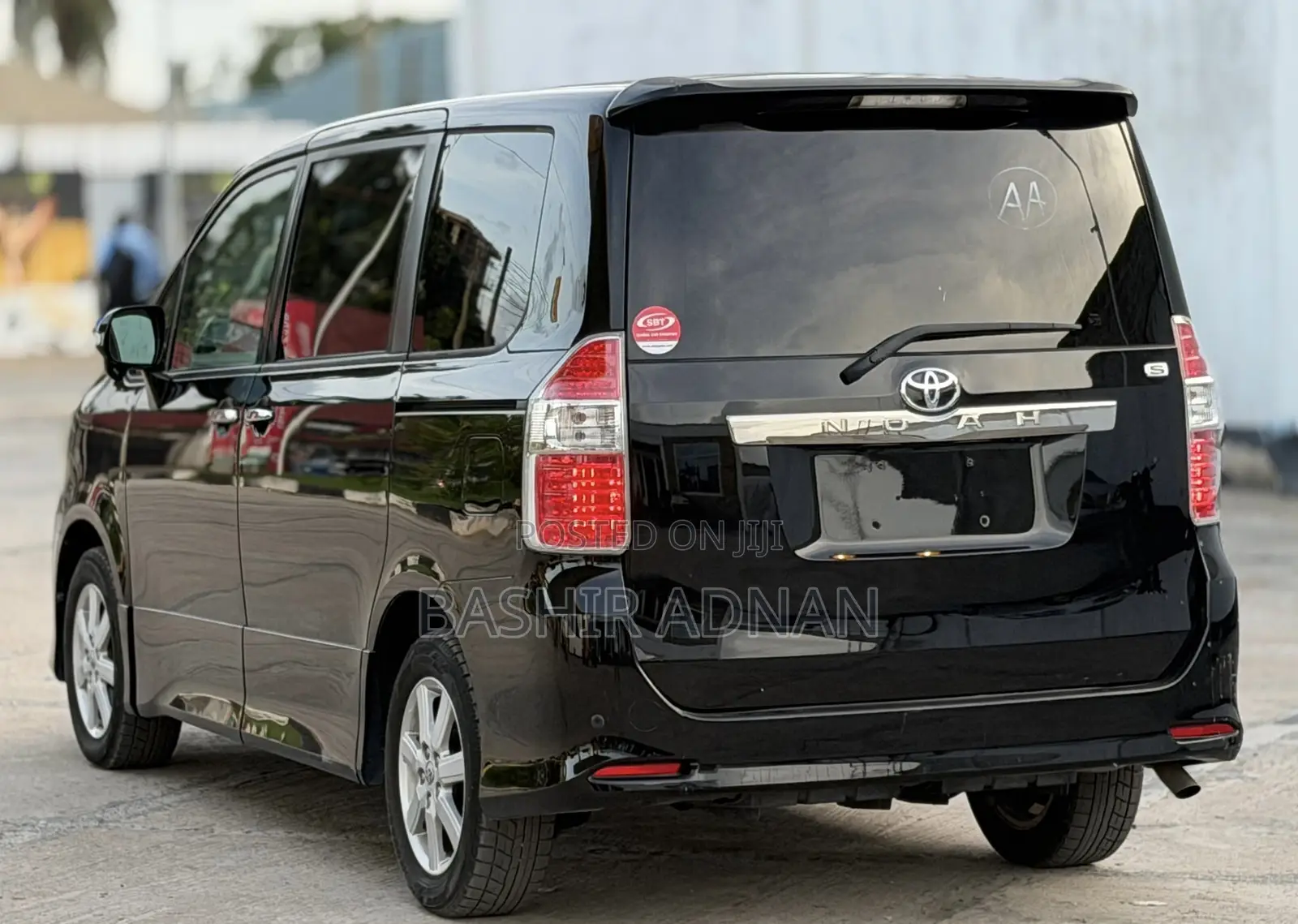 Toyota Noah 2.0 143hp FWD (8 Seater) 2009 Black