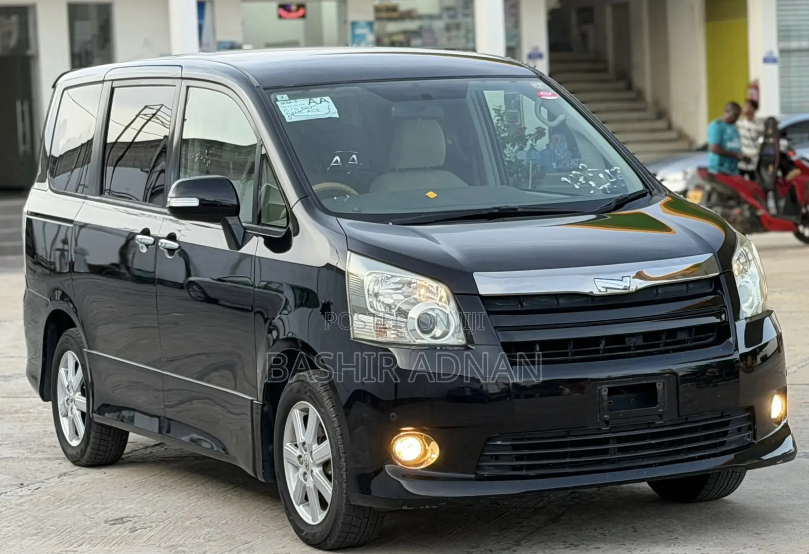 Toyota Noah 2.0 143hp FWD (8 Seater) 2009 Black