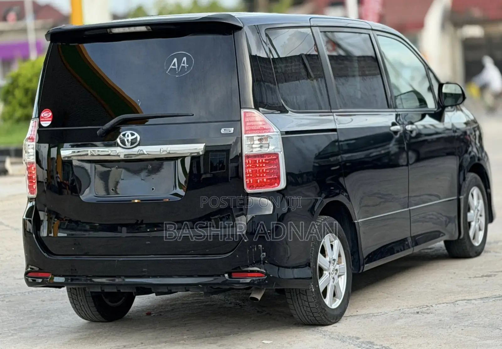 Toyota Noah 2.0 143hp FWD (8 Seater) 2009 Black