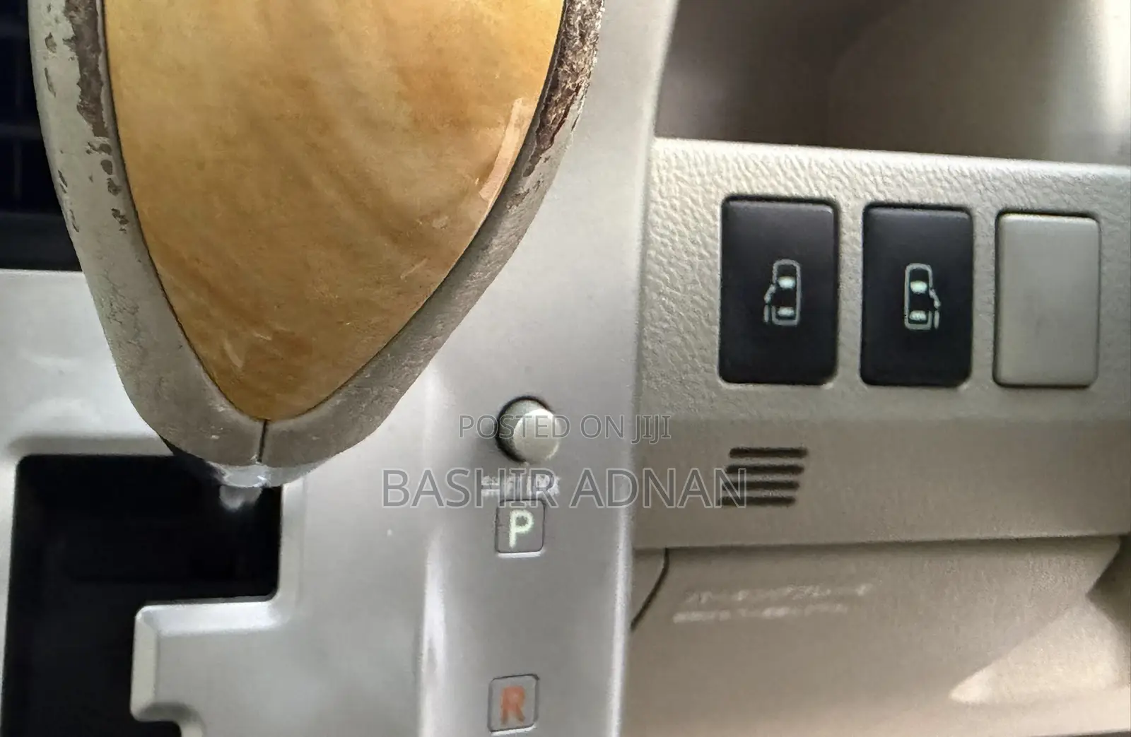 Toyota Noah 2.0 143hp FWD (8 Seater) 2009 Black