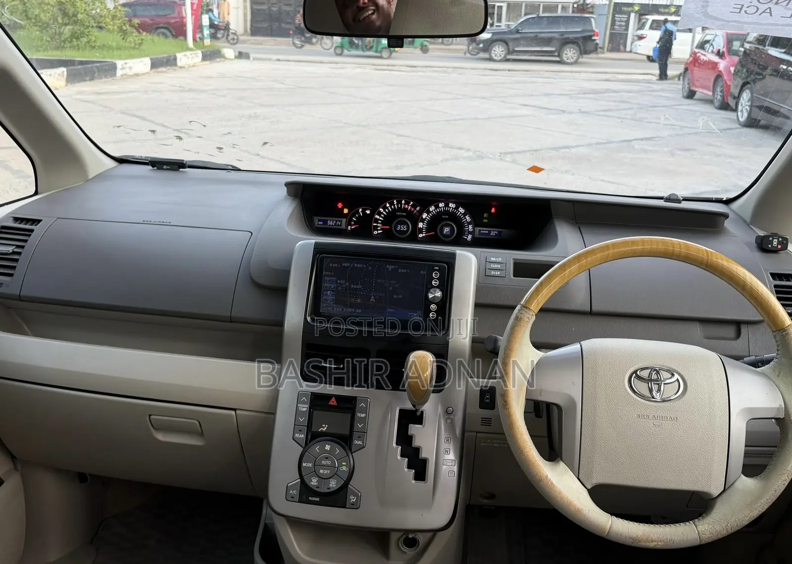 Toyota Noah 2.0 143hp FWD (8 Seater) 2009 Black
