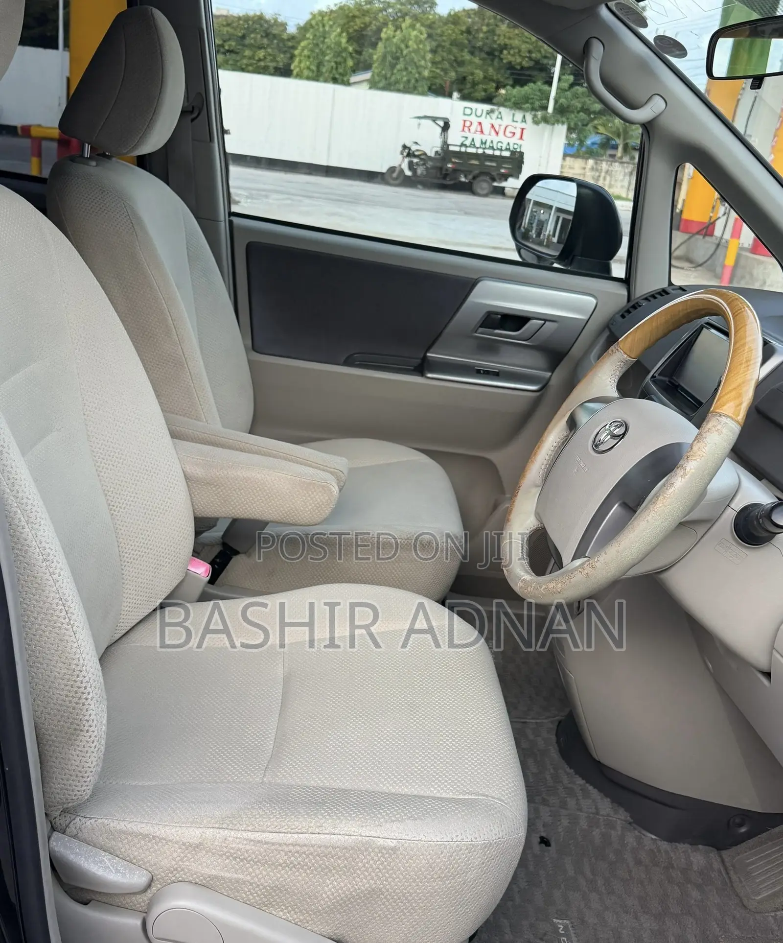 Toyota Noah 2.0 143hp FWD (8 Seater) 2009 Black