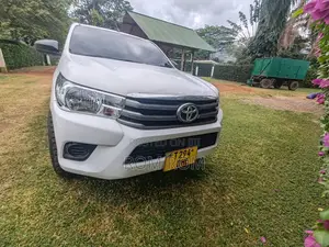 Toyota Hilux Revo Double Cab Deisel 2.4 RWD 2016 White