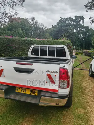 Toyota Hilux Revo Double Cab Deisel 2.4 RWD 2016 White