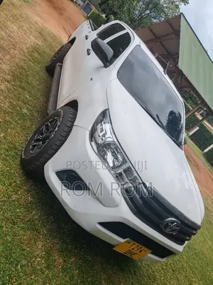 Toyota Hilux Revo Double Cab Deisel 2.4 RWD 2016 White