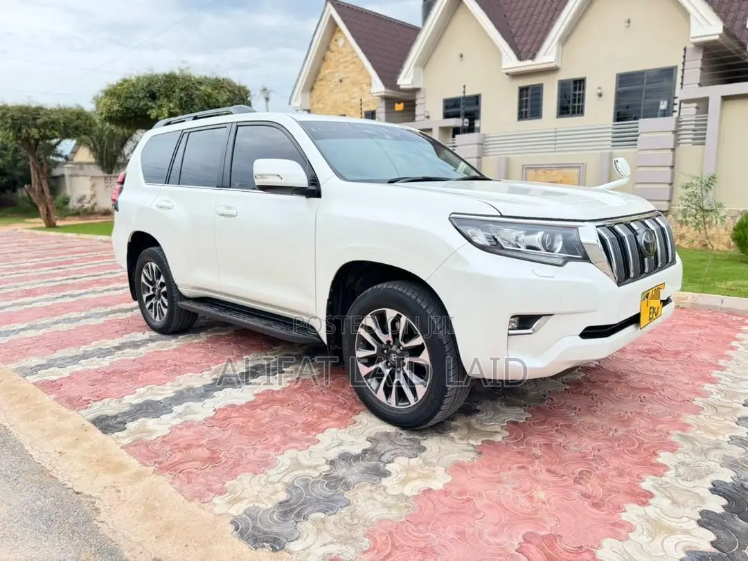 Toyota Land Cruiser Prado 2022 White