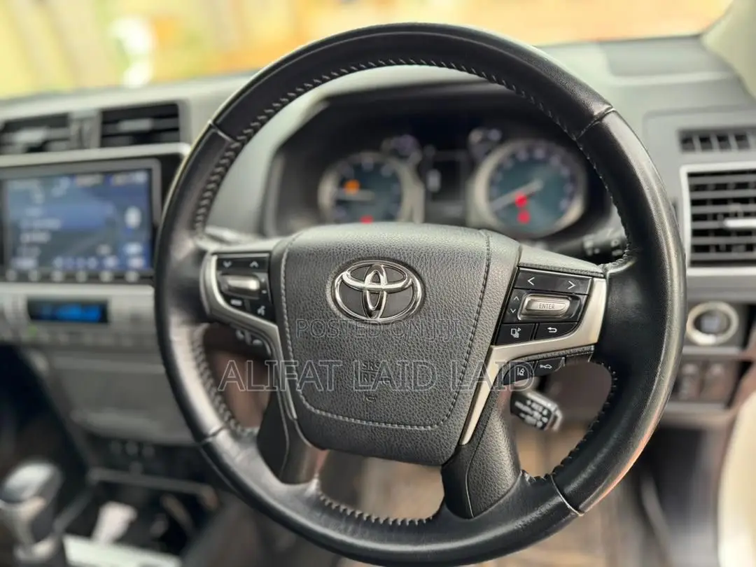 Toyota Land Cruiser Prado 2022 White