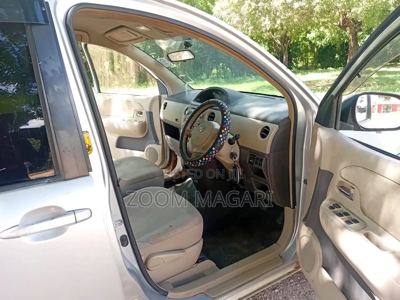 Toyota Sienta 2009 Silver
