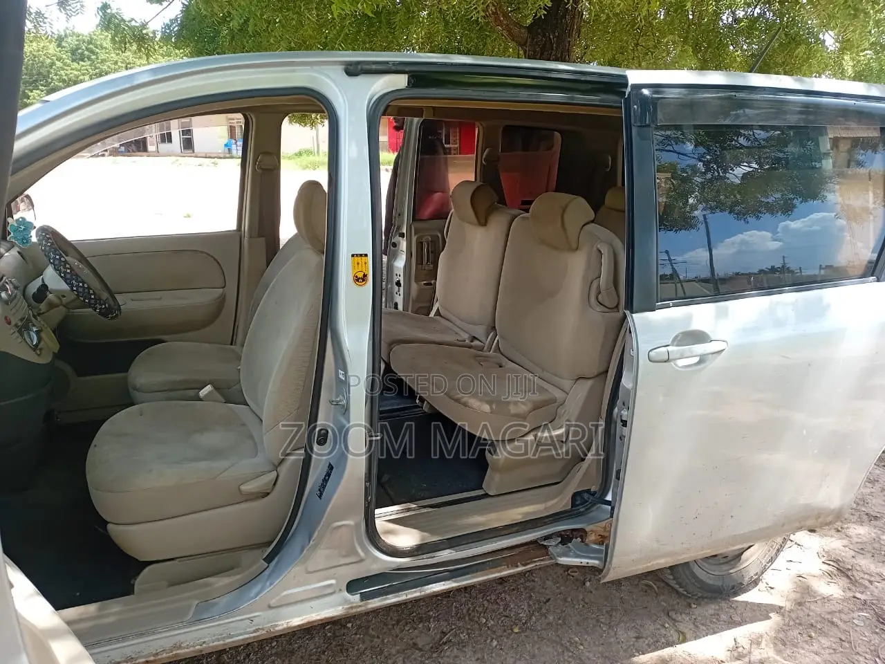 Toyota Sienta 2009 Silver