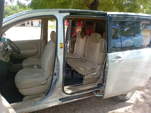 Toyota Sienta 2009 Silver