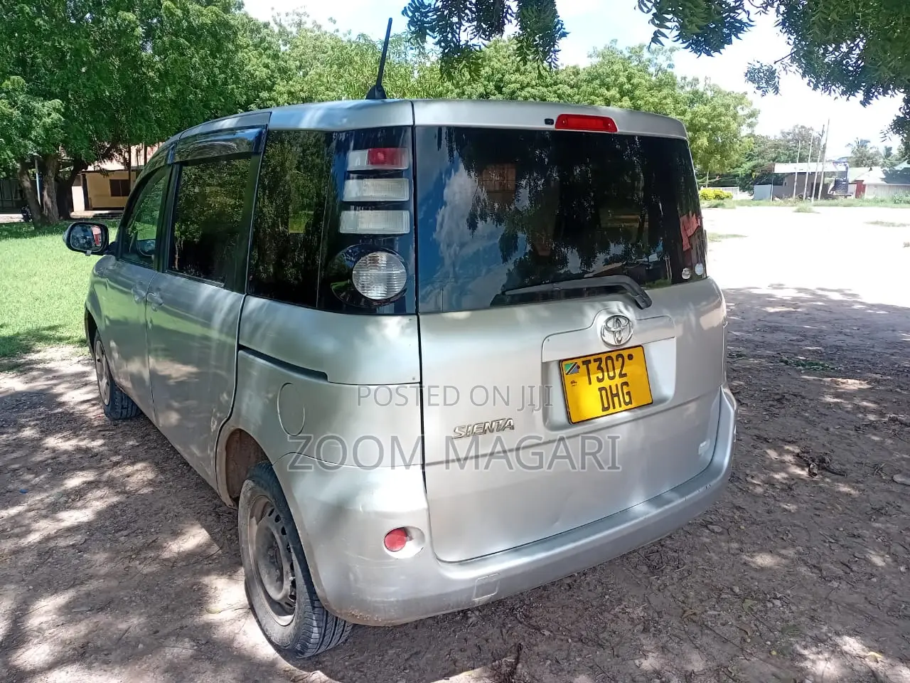 Toyota Sienta 2009 Silver