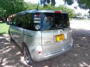 Toyota Sienta 2009 Silver