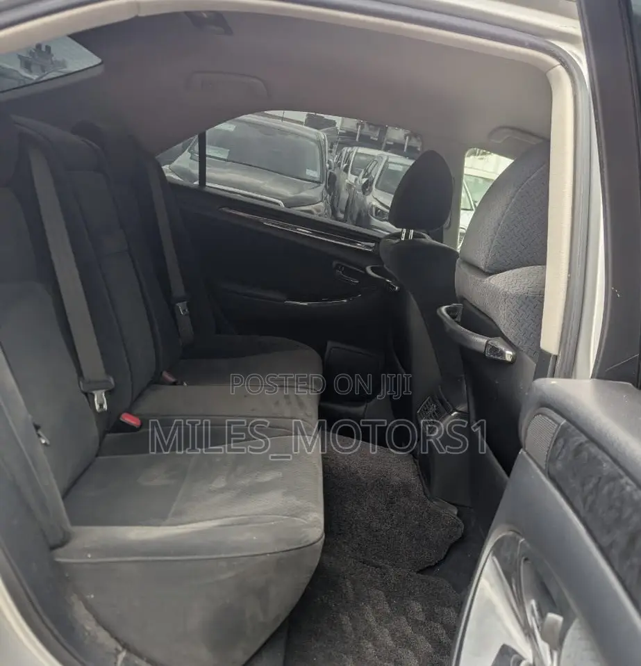 Toyota Crown 2006 Silver
