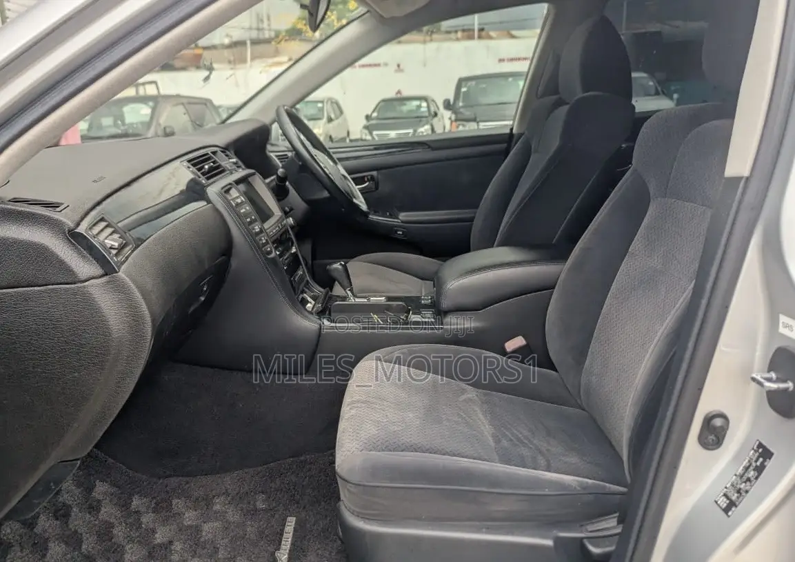 Toyota Crown 2006 Silver