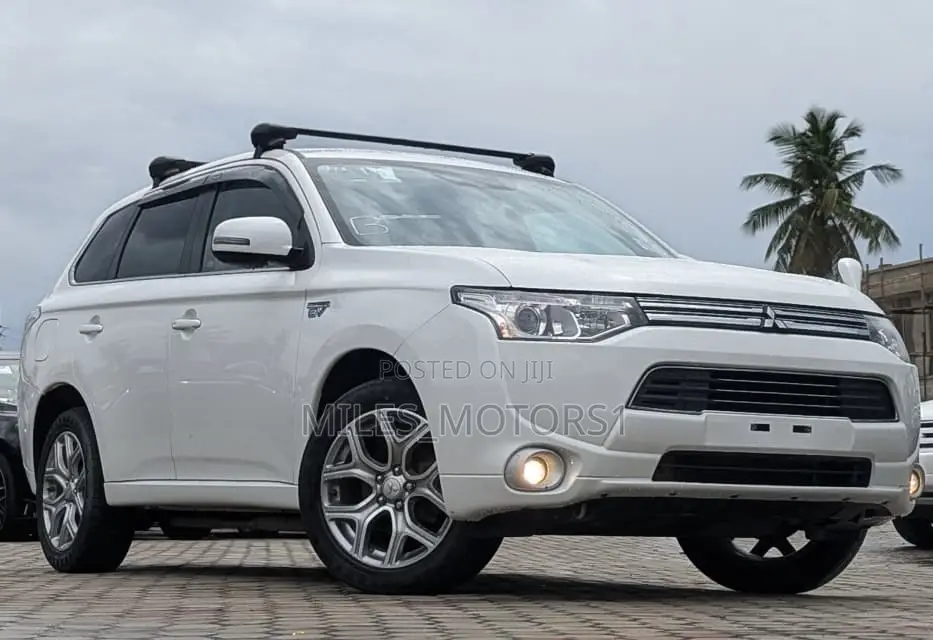 Mitsubishi Outlander PHEV 2018 White