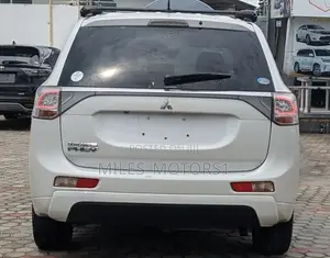 Mitsubishi Outlander PHEV 2018 White