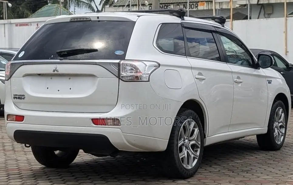 Mitsubishi Outlander PHEV 2018 White