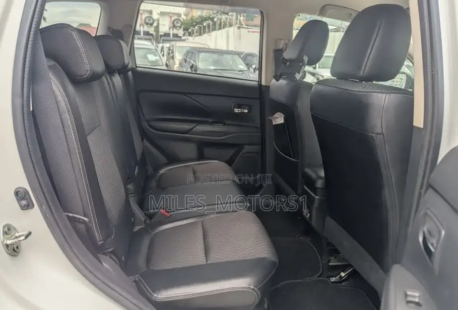 Mitsubishi Outlander PHEV 2018 White