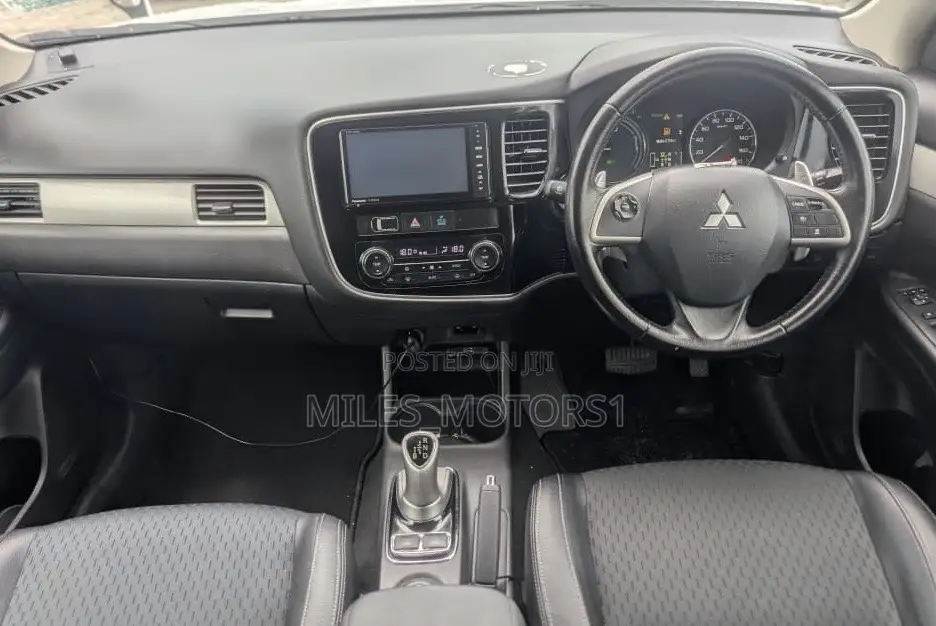 Mitsubishi Outlander PHEV 2018 White