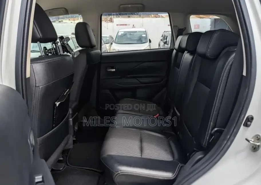 Mitsubishi Outlander PHEV 2018 White
