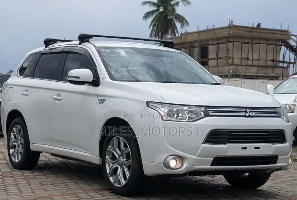 Mitsubishi Outlander PHEV 2018 White