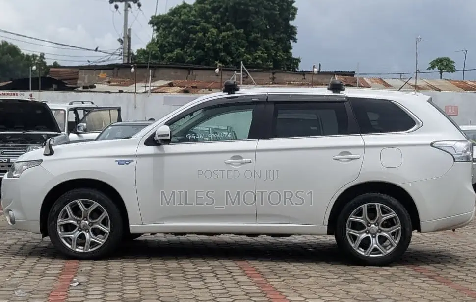 Mitsubishi Outlander PHEV 2018 White