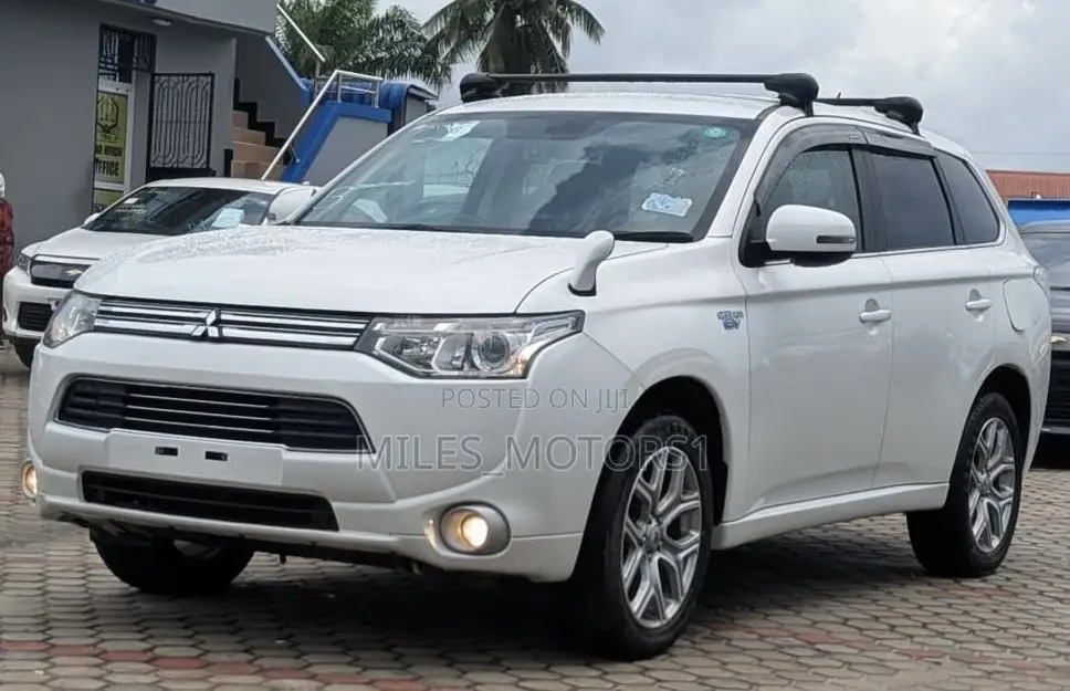 Mitsubishi Outlander PHEV 2018 White