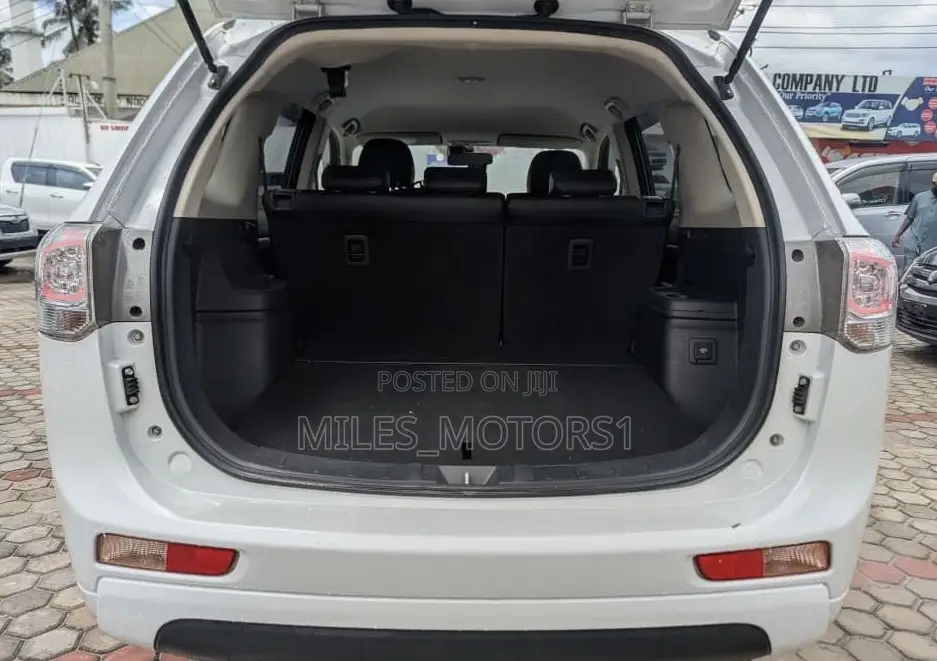 Mitsubishi Outlander PHEV 2018 White