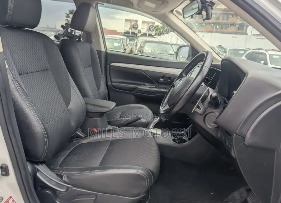 Mitsubishi Outlander PHEV 2018 White