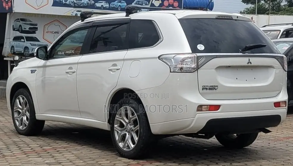 Mitsubishi Outlander PHEV 2018 White