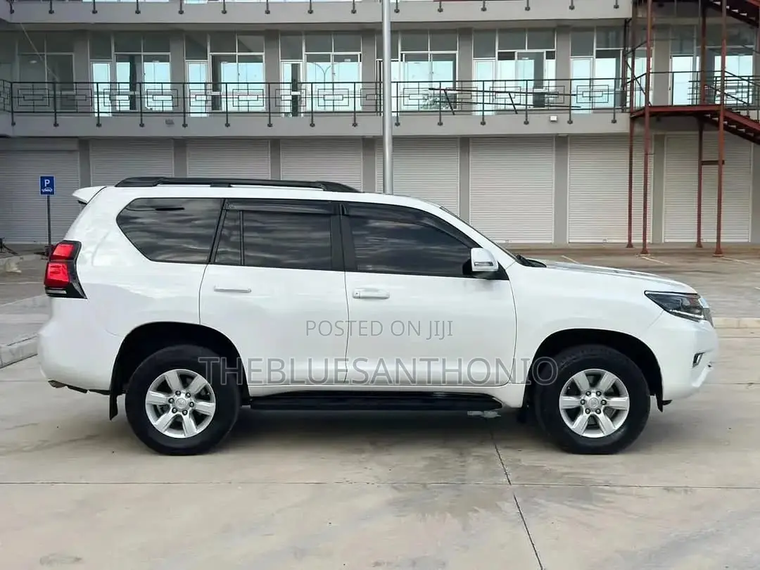 Toyota Land Cruiser Prado 2017 White