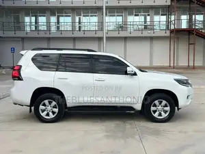 Toyota Land Cruiser Prado 2017 White