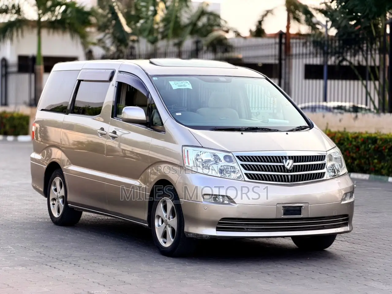 Toyota Alphard 2002 Gold