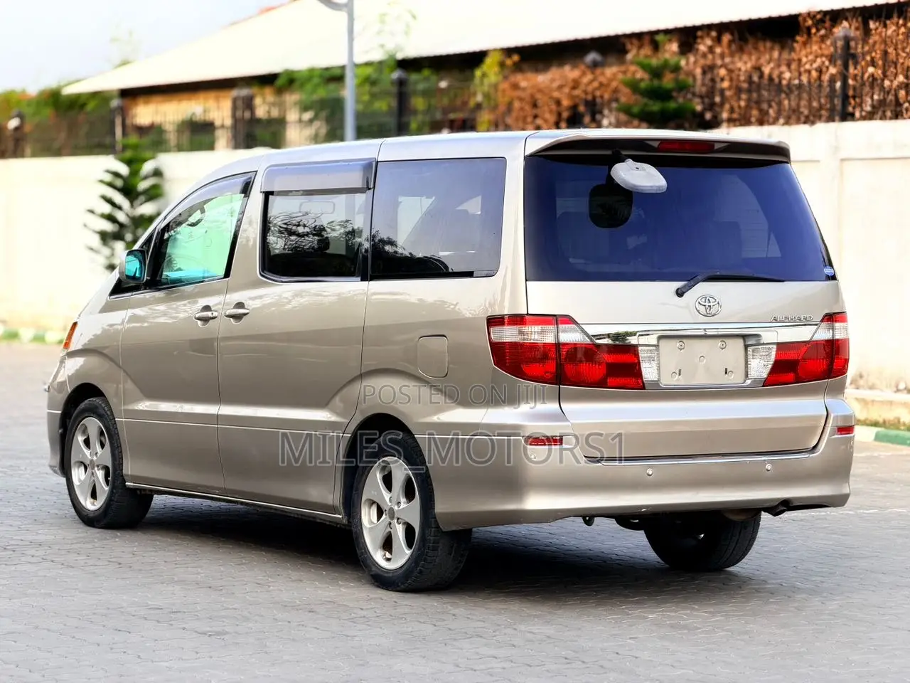 Toyota Alphard 2002 Gold
