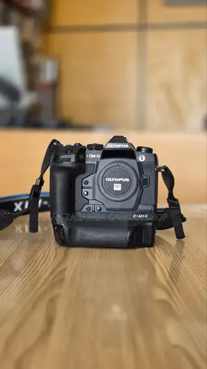 Camera Olympus E-M1x