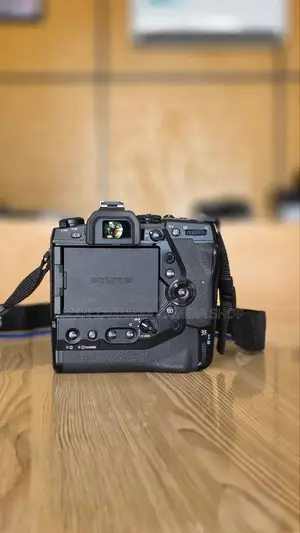 Camera Olympus E-M1x